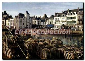 Postcard Modern Croisic L A and the fishing port Lockers