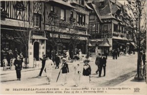 CPA DEAUVILLE Rue Gontaut-Biron - Vue sur le Normandy-Hotel (1225780)