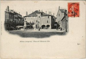 CPA MILLAU - Place de l'hotel-de-ville (148021)