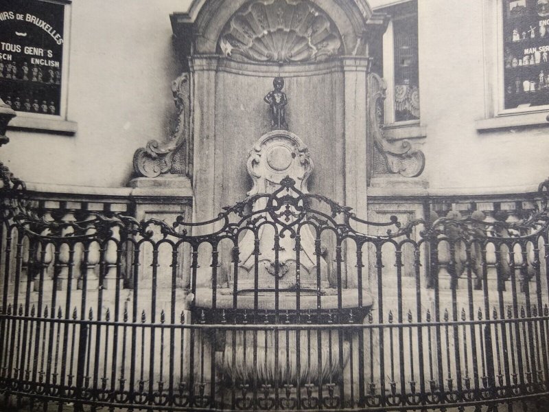 Postcard - Manneken-Pis - Brussels, Belgium