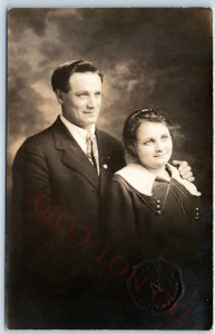 c1910s Prairie du Chien, Wis. Cute Young Couple RPPC Real Photo PC Nichols A121