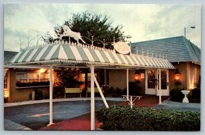 St. Petersburg  Florida  Aunt Hattie's Restaurant  Postcard