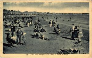 CPA Les SABLES d'OLONNE - Scene de Plage (297821)