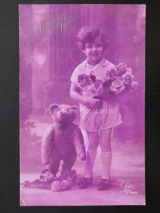 French Greeting LITTLE GIRL with TEDDY BEAR & BOUQUET OF ROSES Bonne Fete by Leo