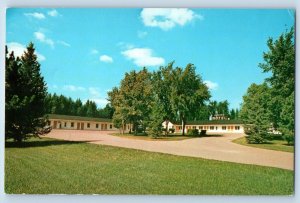 Worthington Minnesota Postcard Oxford Motel Inc. Exterior Building c1960 Vintage