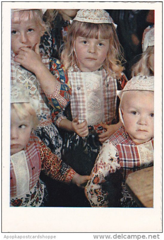 Netherlands Marken Children In Traditional Costume