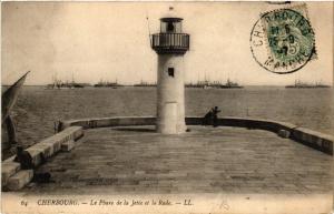 CPA CHERBOURG - Le Phare de la Jetée et la Rade (632598)