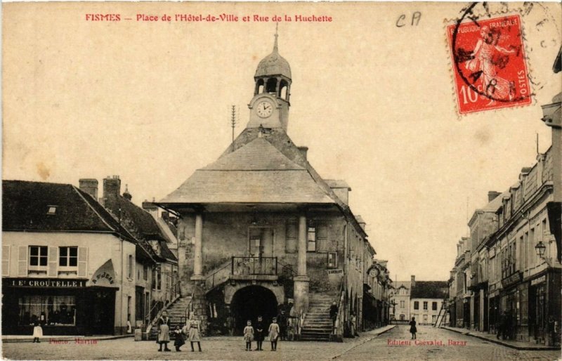 CPA FISMES - Place de l'Hotel de Ville et Rue de la Huchette (490548)