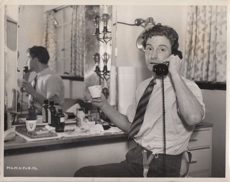 Robert Donat In Hollywood Dressing Room On Phone Giant To MP Press Photo