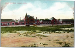 postcard Toledo, Ohio - Union Station  with trolleys