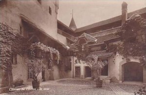 Schweiz Chateau de Chillon Courtyard