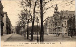 CPA LE CREUSOT - Boulevard du Guide et Hotel de Ville (637484)