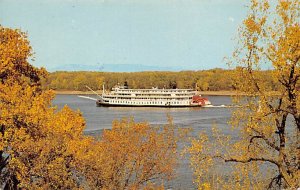 Delta Queen Steams Up The Mississippi - La Crosse, Wisconsin WI  