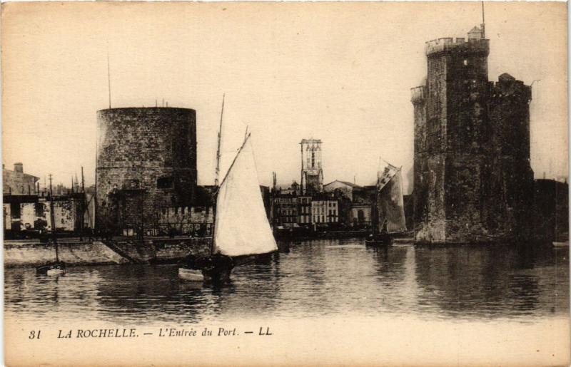 CPA La ROCHELLE - L'Entrée du Port (354476)