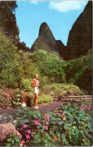 Postcard Hawaii Maui Iao Needle  with tourist on path