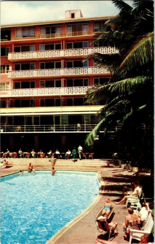Edgewater Hotel Waikiki Swimming Pool Cocopalm Natural Color Postcard Vtg UNP 