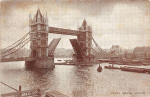 BR58966 the tower bridge london ship bateaux uk