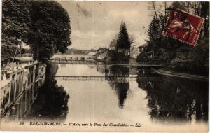 CPA BAR-sur-AUBE - L'aube vers le pont des chevillotes (197145)