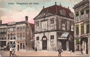 Netherlands Gouda Waaggebouw met Markt Vintage Postcard 09.39