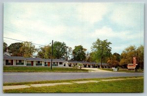 Claxton  Georgia  McCorkle's Motel    Postcard