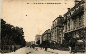 CPA VINCENNES - L'Avenue des Minimes (519731)