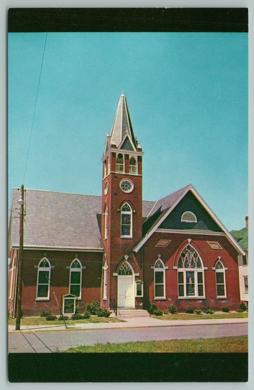 Harrington Delaware~Trinity Methodist Church~Standard Chrome Postcard