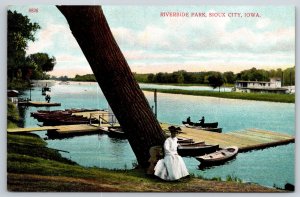 Sioux City Iowa~Riverside Park Dock W/ Canoes Scene~AC Bosselman Vtg Postcard