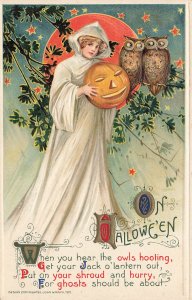 370267-Halloween, Winsch 1911 No WIN01-4, Schmucker, Owls Watch Woman with JOL