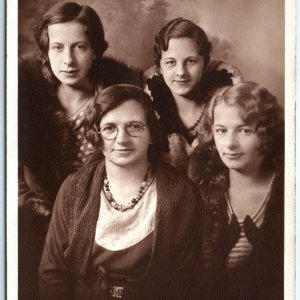 c1920s Cute Group Women RPPC Family Mother Daughters? Girls Real Photo PC A185