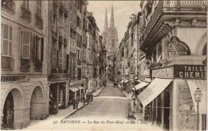 CPA Bayonne Rue du Port Neuf FRANCE (1123979)