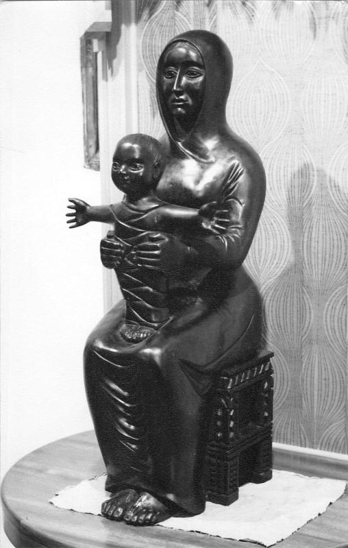 BR74284 postcard sculpture maddona with baby   uk