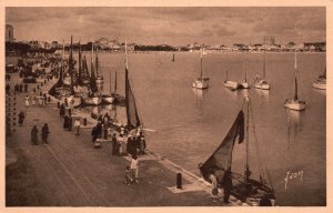 Vintage Postcard Charente-Inferieure Le Port Marina Royan France