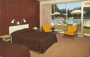 South Bend Indiana Howard Johnson Motor Lodge Room Vintage Postcard (J28197)