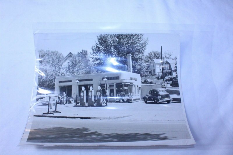 Ca. 1940's Black & White Original Photo Shell Gas Station Davis Service