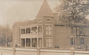 VICTORIAN PARK HOTEL-PEOPLE ON PORCH~1910s REAL PHOTO POSTCD