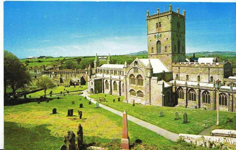 Wales Postcard - St David's Cathedral      XX463 