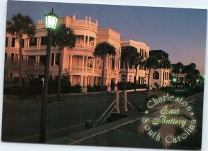 postcard South Carolina - Charleston East Battery at dusk