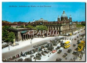Postcard Modern Alt Berlin aufziehen der Wache vor dem Ehrenmal
