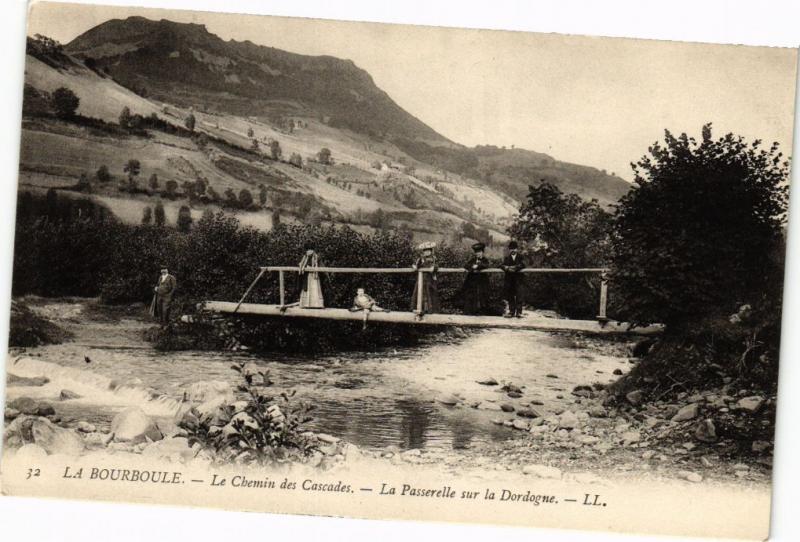 CPA La Bourboule- Le Chemin des Cascades -La Passerelle sur la Dorlogne(221377)