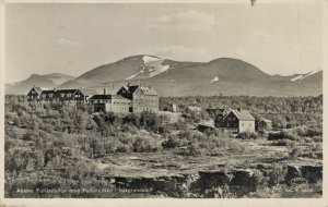 Sweden Abisko Turiststation med Pallimtjäkko i Bakgrunden Vintage RPPC 07.41