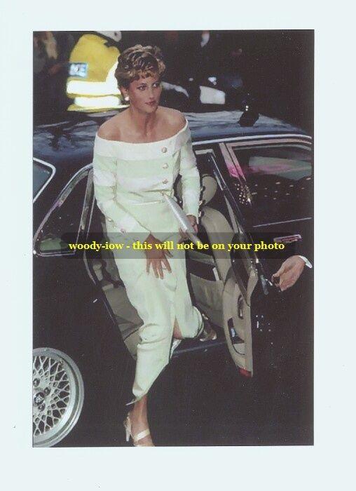 mm143 - Princess Diana arrives for function - photograph 6x4