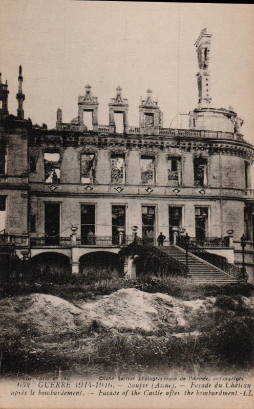 Guerre 1914-1916. - Soupir (Aisne). Facade du Chateau apies le bombardement   PC