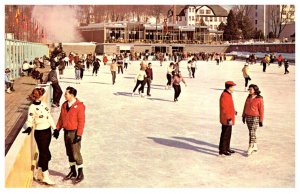 New York   Kiamesha Lake The Concord Hotel  Ice Skating