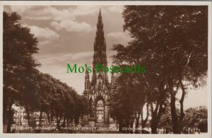 Scotland Postcard - Edinburgh, Scott Monument, Princes Street Gardens  RS32082