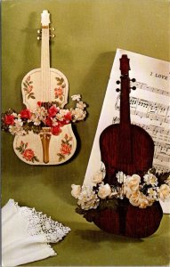 Iowa, Des Moines - Magic Violin Planter - National Handcraft Studios - [IA-079]