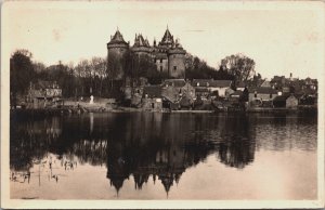 France Combourg Le Chateau et l'Etang Vintage RPPC C197