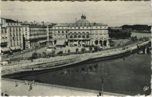 CPA Bayonne Place de l'Hotel de Ville FRANCE (1123851)