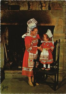 CPM La Bretagne Costumes and Coiffes de Fouesnant FOLKLORE (753392)