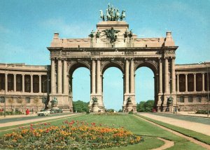 VINTAGE POSTCARD THE HALF EEUWFEEST MONUMENT AT BRUSSELS BELGIUM