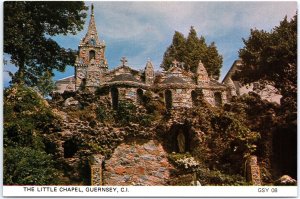 VINTAGE CONTINENTAL SIZE POSTCARD THE LITTLE CHAPEL AT GUERNSEY CHANNEL ISLANDS